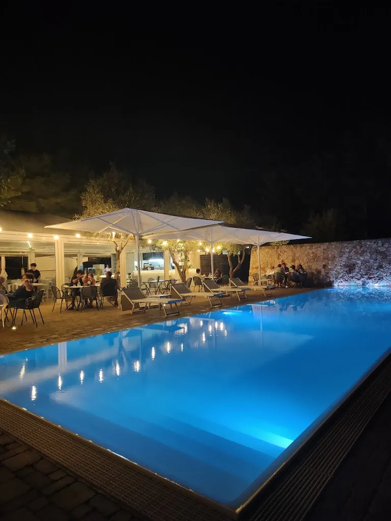 Valentina Martinelli_L'ombra del Carrubo_Morciano di Leuca_review