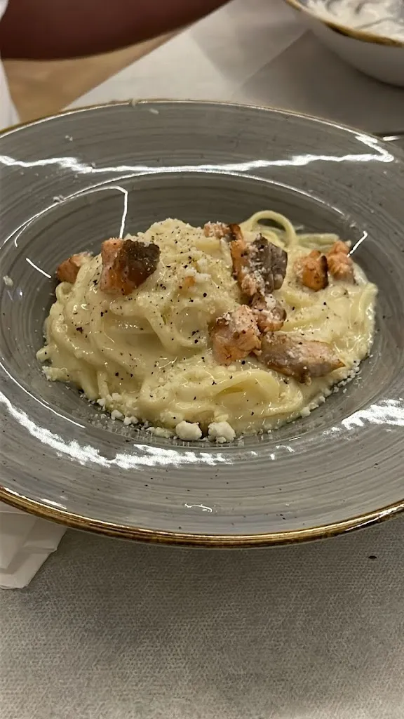 Giuseppe Procaccio_L'ombra del Carrubo_Morciano di Leuca_review