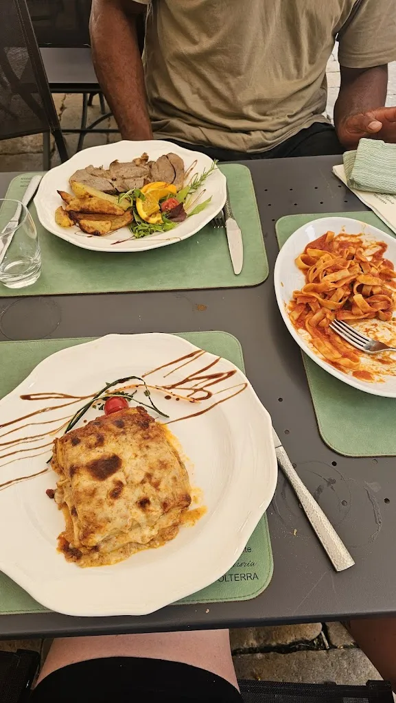 Viktoria Tabaki_Ristorante Etruria_Volterra_review