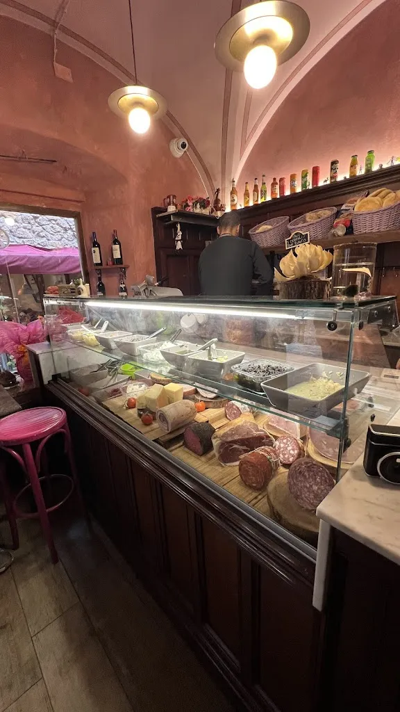 Gerardo Cuevas_La Gallina d’oro_Volterra_review