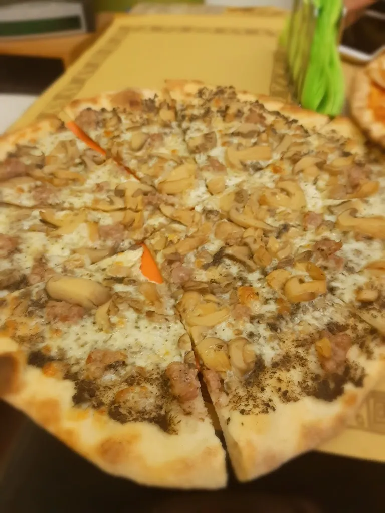 LA nostra terra- Pizzeria Panetteria_Baschi_slider_image_3