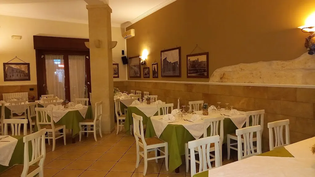 Ristorante Pizzeria Con Alloggi L'Antico Borgo restaurant in Muro Leccese