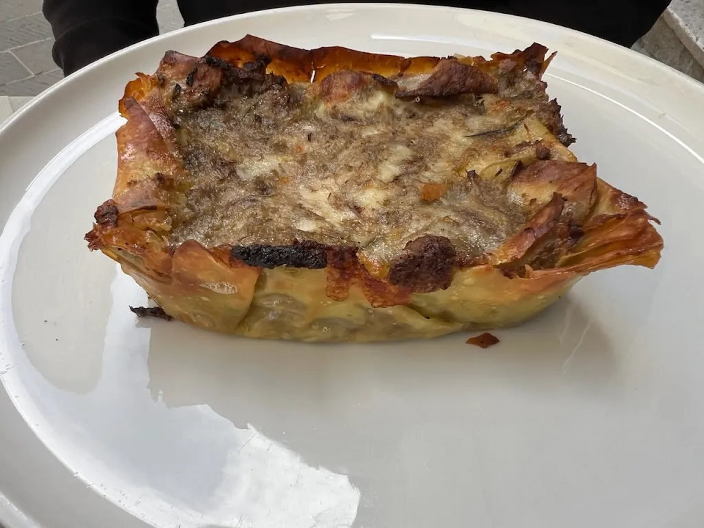 Simon Edwards_Trattoria in piazza TIP_Bevagna_review