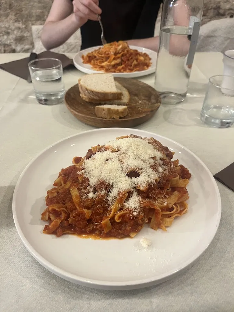 Ermanno Urbani_Trattoria in piazza TIP_Bevagna_review