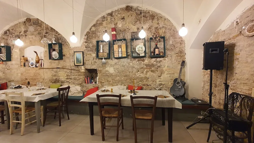 Trattoria in piazza TIP ristorante a Bevagna