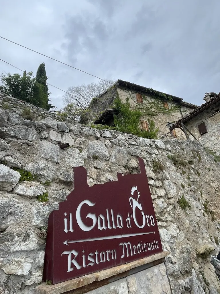 Zita Lenkei_Il Gallo D'Oro Ristoro Medievale_Campello sul Clitunno_review