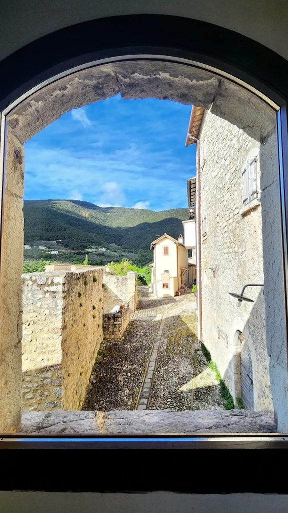 sean khrapkovsky_Il Castello di Campello_Campello sul Clitunno_review