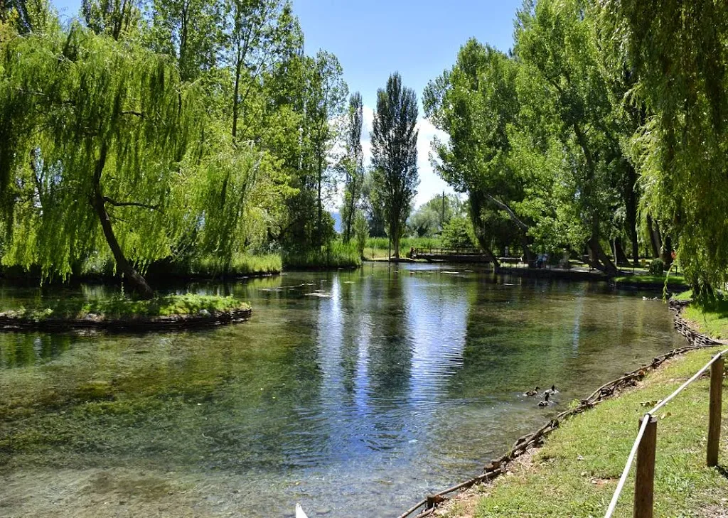 Nuovo Parco del Clitunno con Ristorante restaurant in Campello sul Clitunno