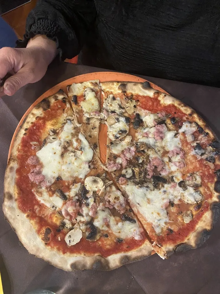 Pizzeria Bar L'Erbavoglio_Casteltodino_slider_image_3