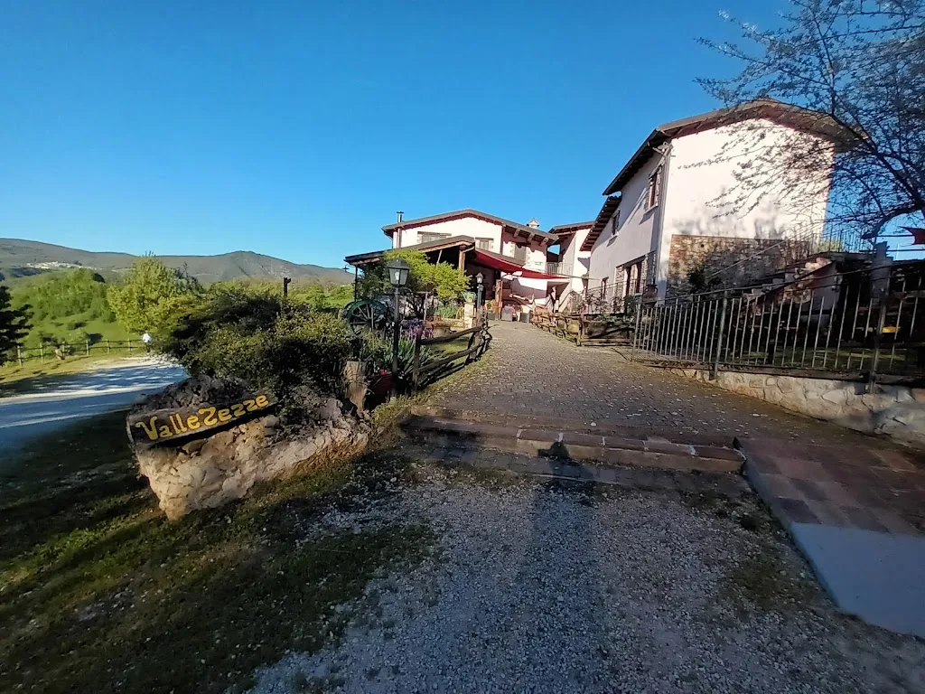 Fabio Di Lorenzo_Farmhouse Valle Tezze_Cascia_review