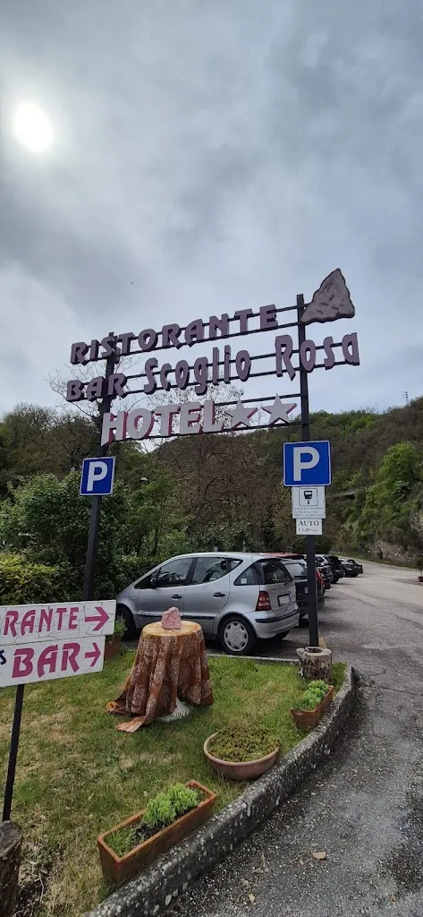 Michele Basta_Hotel Ristorante Scoglio Rosa_Cascia_review