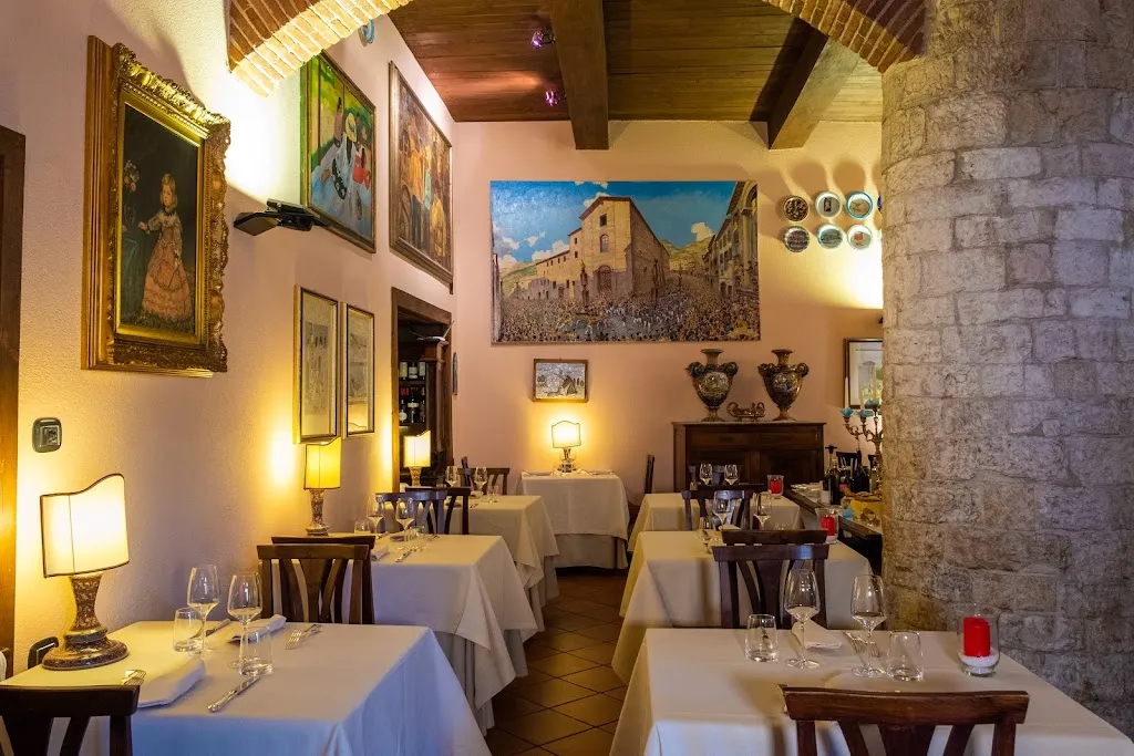 Taverna del Lupo restaurant in Cipolleto