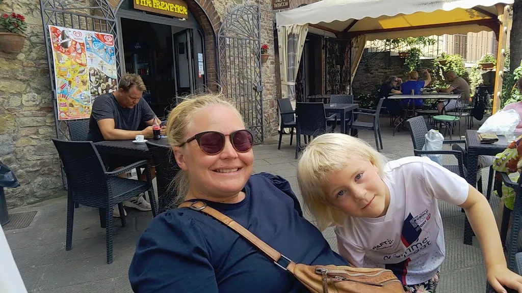 Steen L. Olsen_Bar Vita Frenetica_Citerna_review