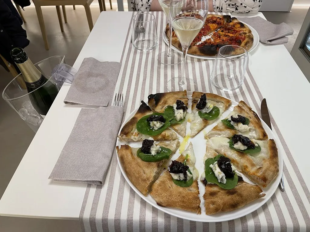 Meunier Champagne e Pizza_Chiugiana-La Commenda_slider_image_3