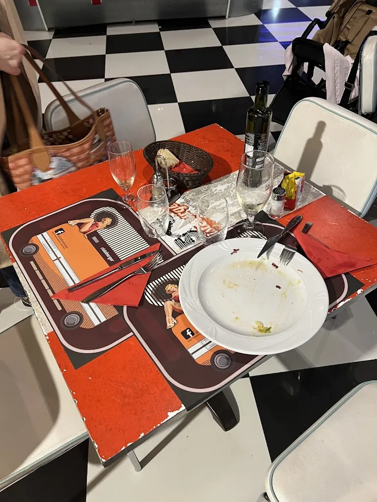 Filippo Alessandro Vitali_50's ristoburger_Chiugiana-La Commenda_review