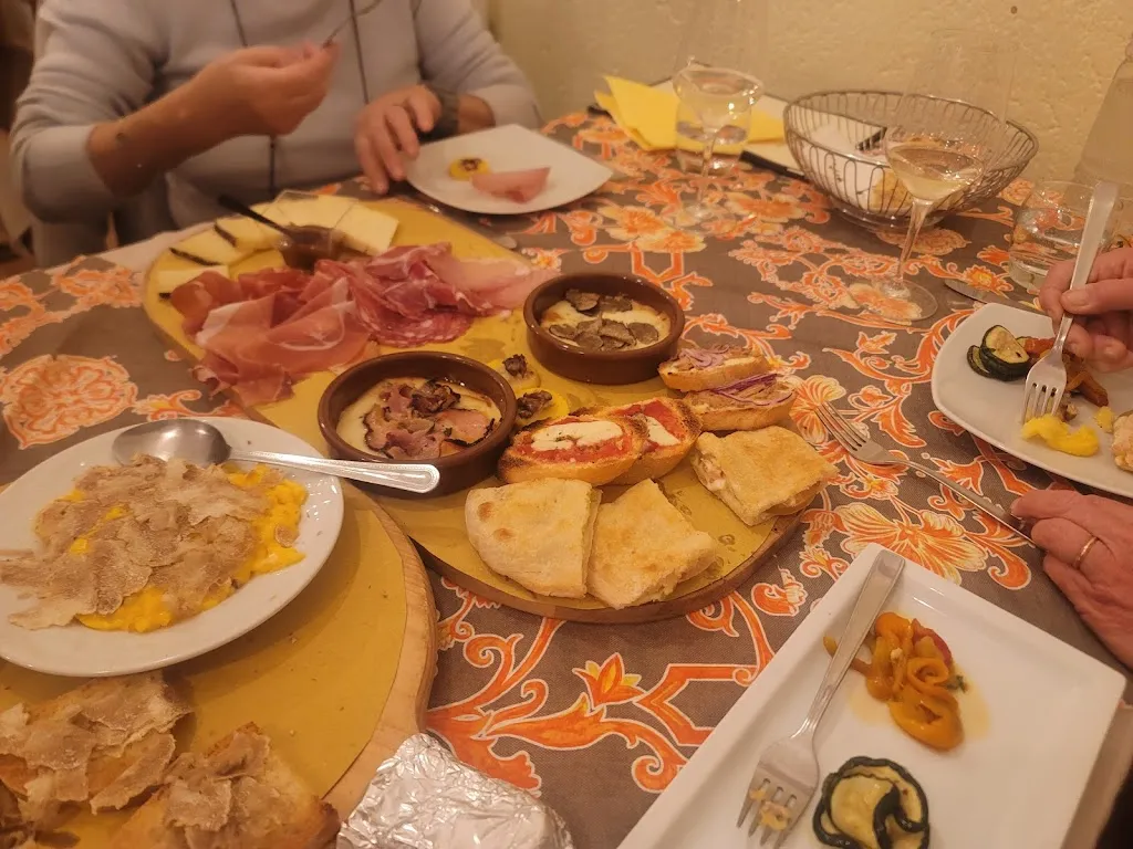 Omar Huerta Tobon_Ristorante Pizzeria La Locanda d'Avelle_Costacciaro_review