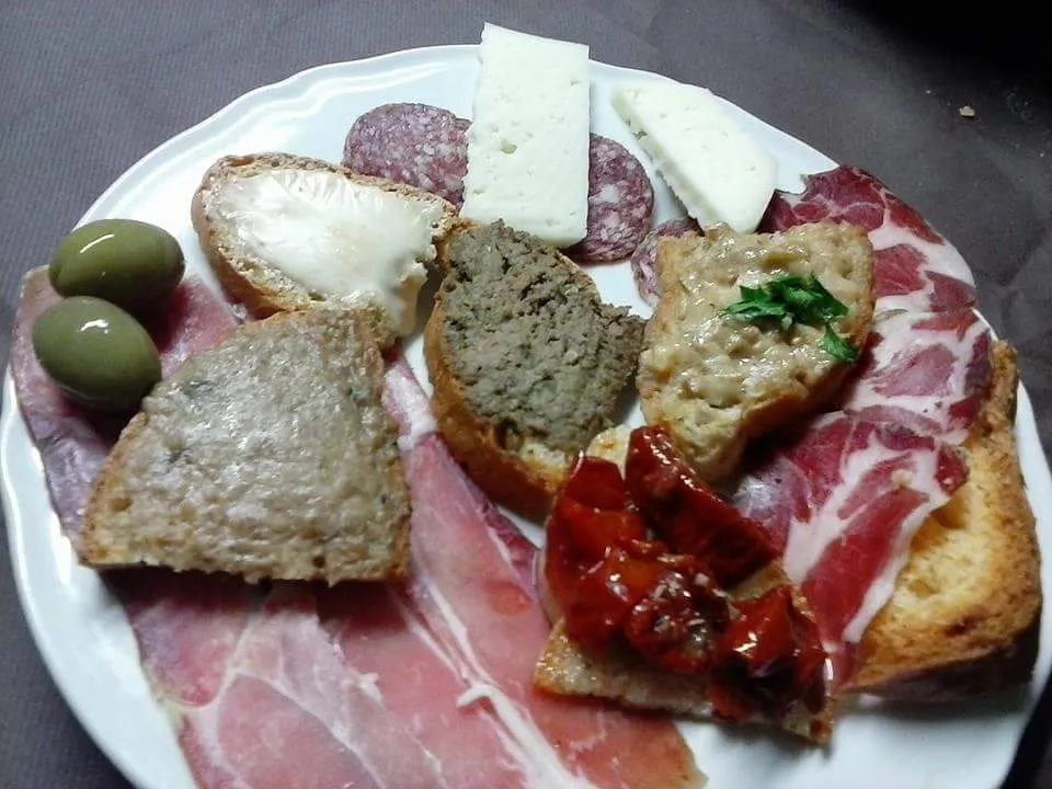 Ristorante-pizzeria La Castagneta_Ficulle_slider_image_2