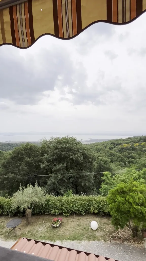 Tom Hughes_Lo Scoiattolo_Lisciano Niccone_review