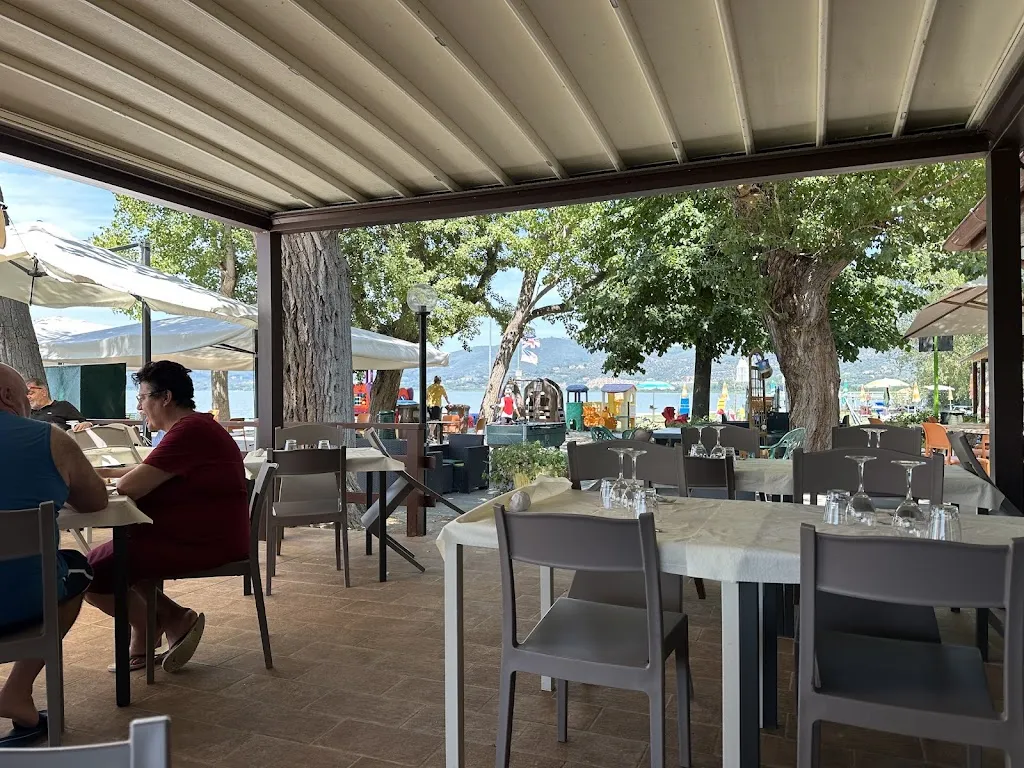 It's nice to travel_Spiaggia Caloni_Magione_review
