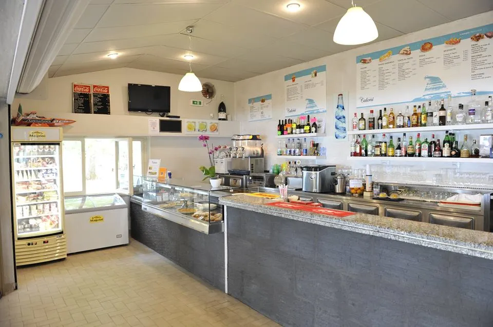 Spiaggia Caloni restaurant in Magione