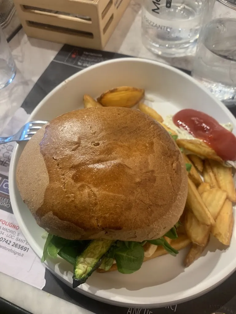 Yuval Goldstein_MenteLocale_Foligno_review