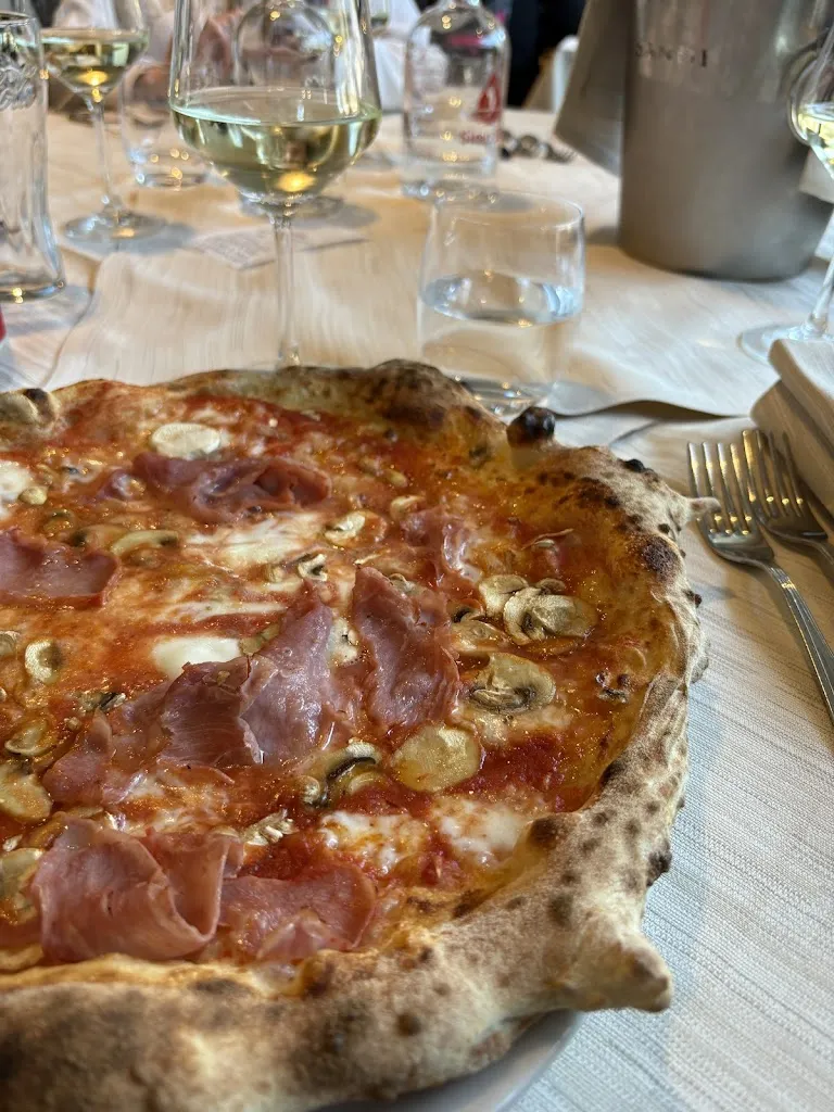 Anastasiya Zinchenko_Ristorante Pizzeria Vesuvio_Foligno_review