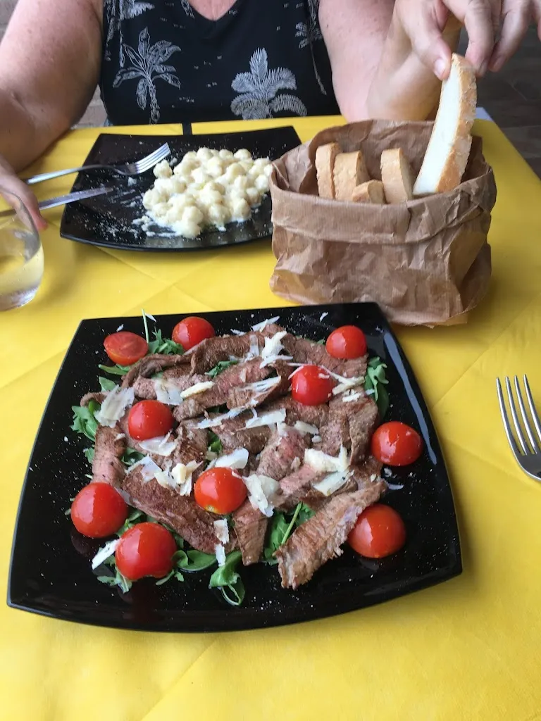 Daniel Paterson_Diamond Cafè Ristorante Pizzeria Bar_Monte Castello di Vibio_review