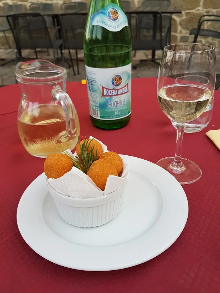 Jakub Niedzwiedz_IL PALAZZETTO DEL MONTE_Monte Santa Maria Tiberina_review