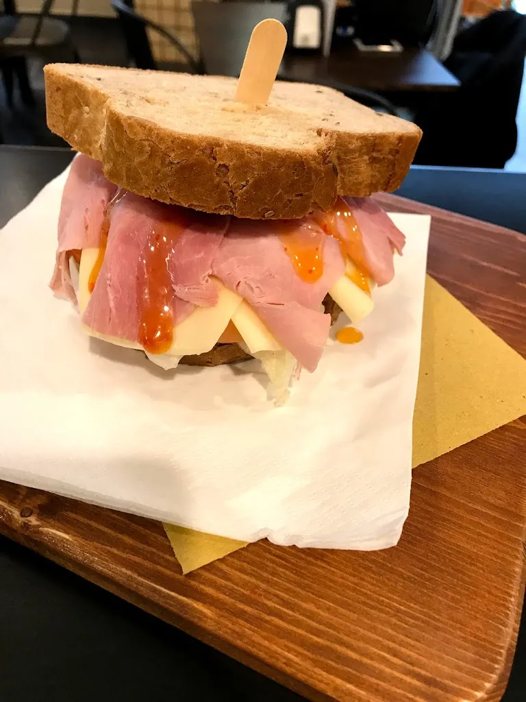 Roadhouse Bar Food & Drink_Gualdo Tadino_slider_image_3