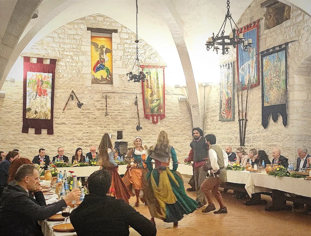 Taverna di Porta San Benedetto restaurant in Gualdo Tadino