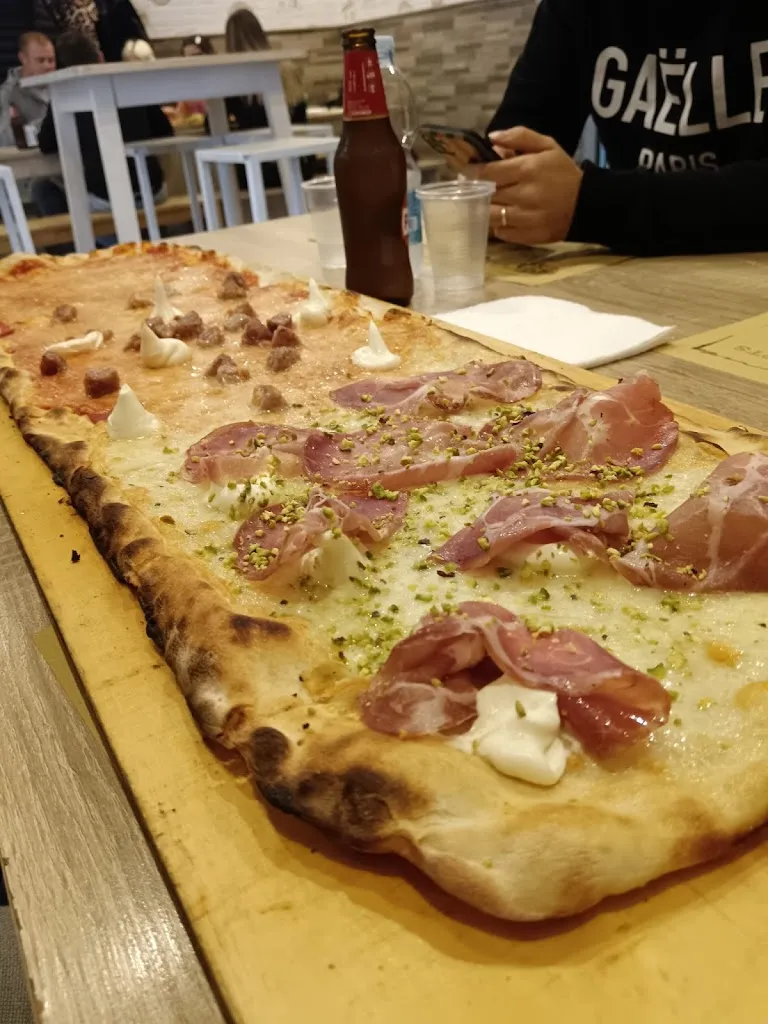 Strapizzami restaurant in Noicattaro