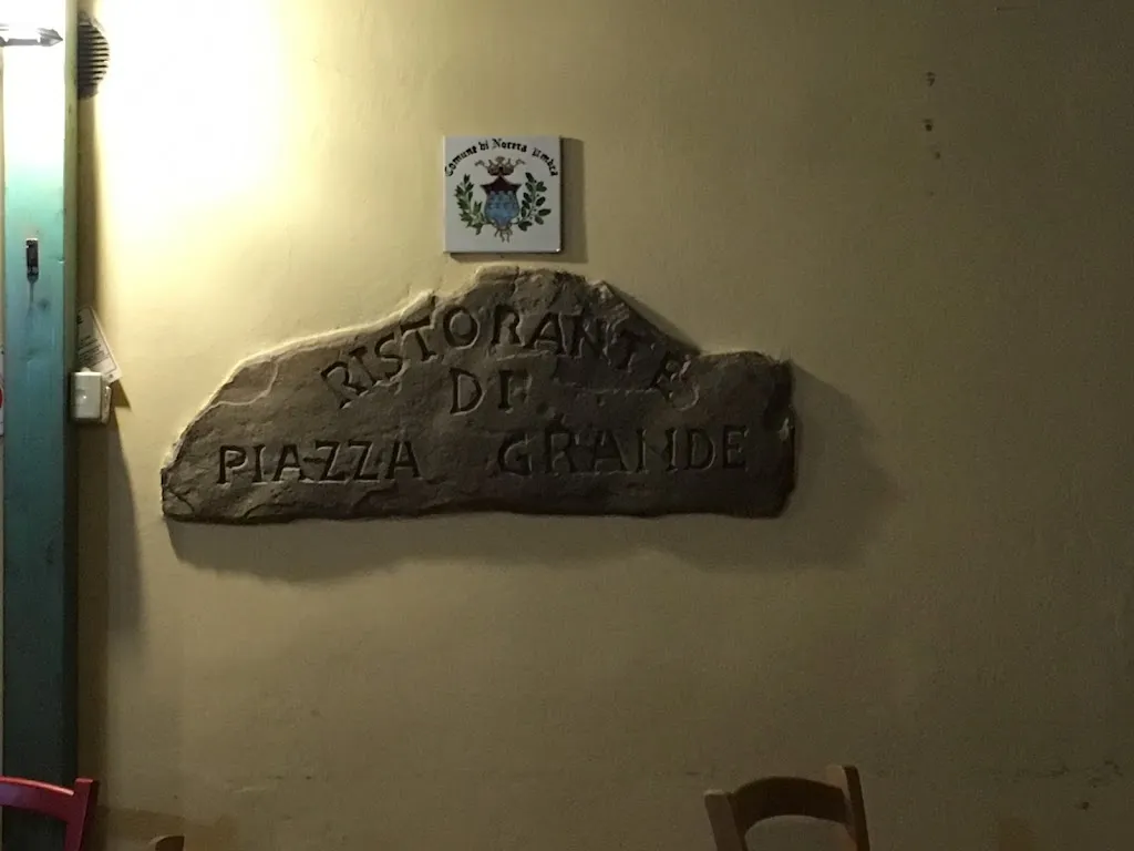 Olivier sh_Piazza Grande_Nocera Umbra_recensione