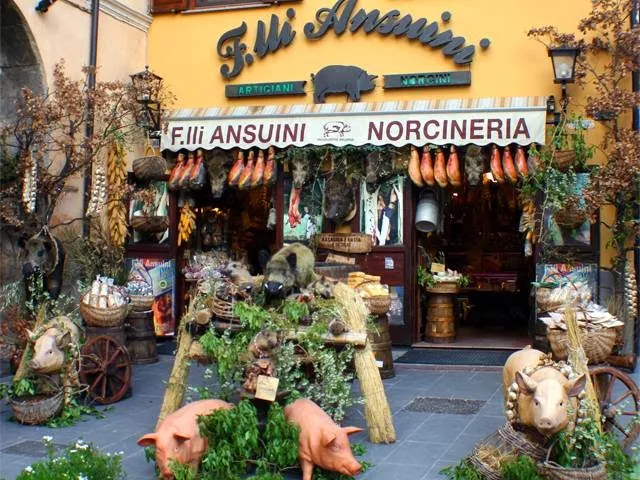 Norcineria Ansuini Brothers Mastro Peppe restaurant in Norcia