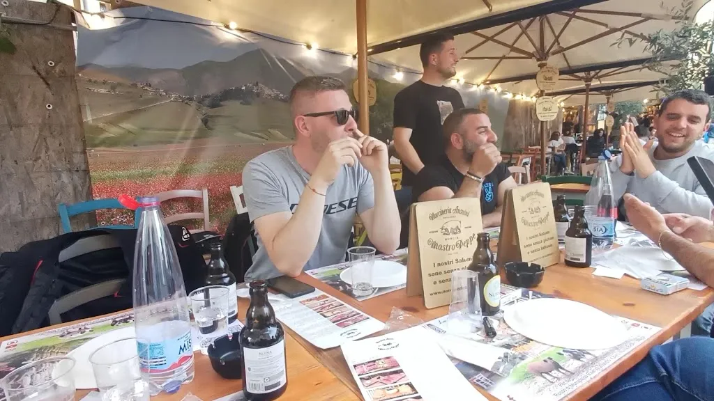 Norcineria Ansuini Brothers Mastro Peppe_Norcia_slider_image_2