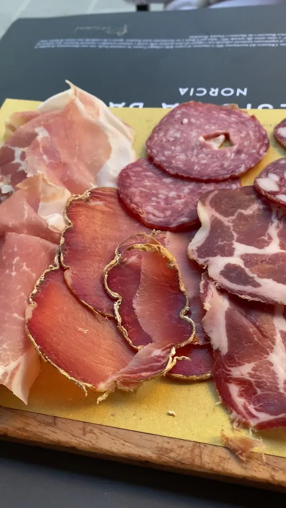 Salsiccia Bar_Norcia_slider_image_2