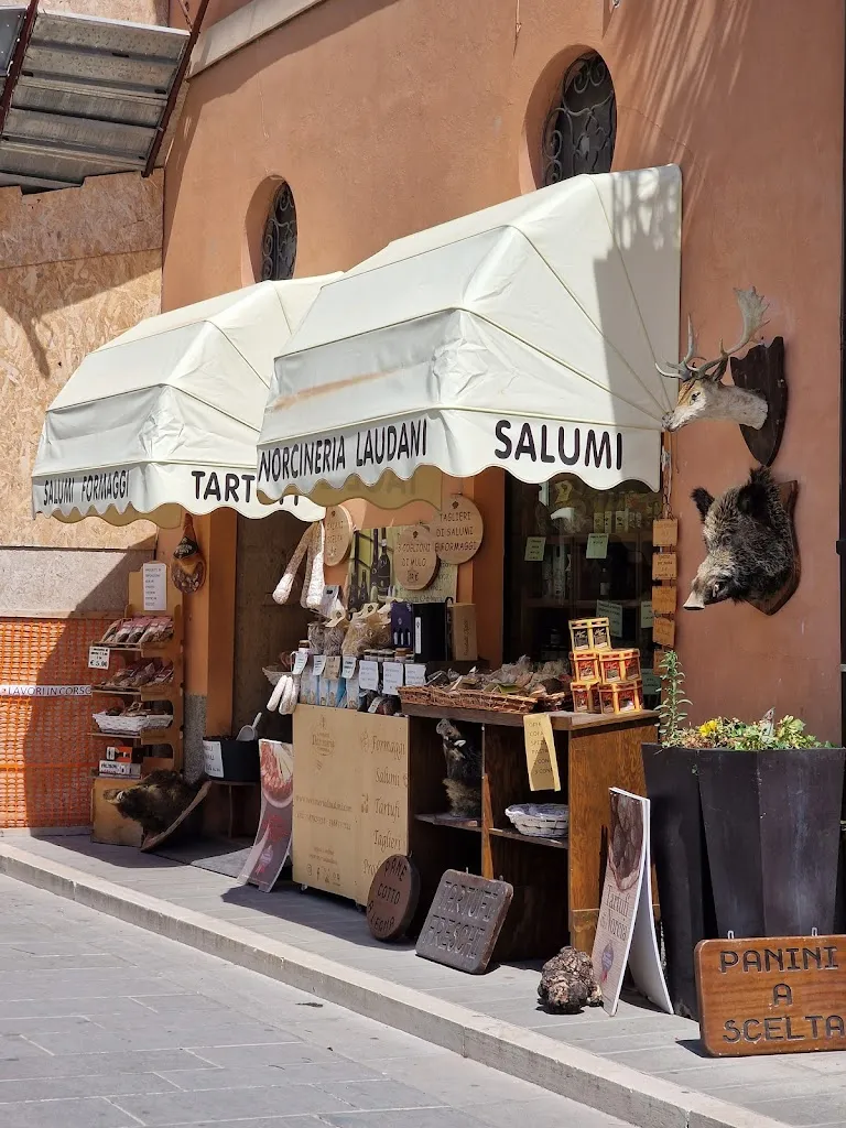 Delicatessen Laudani restaurant in Norcia