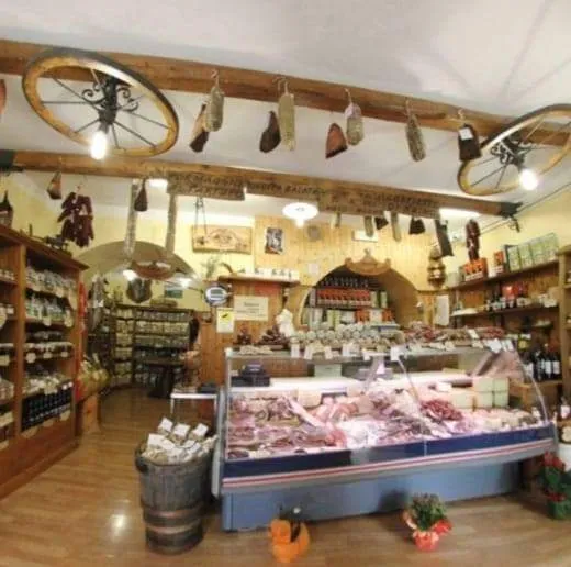 Norcineria Mariotti_Norcia_slider_image_3