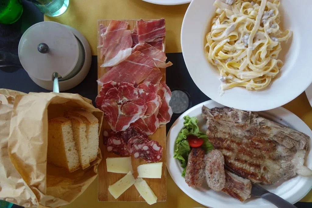 Ployploy Ja_Punto vendita Maiale Brado_Norcia_review