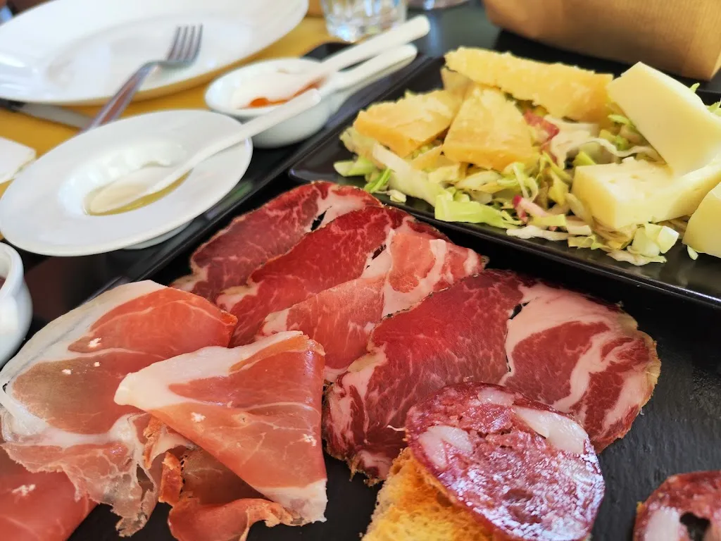 Punto vendita Maiale Brado_Norcia_slider_image_2