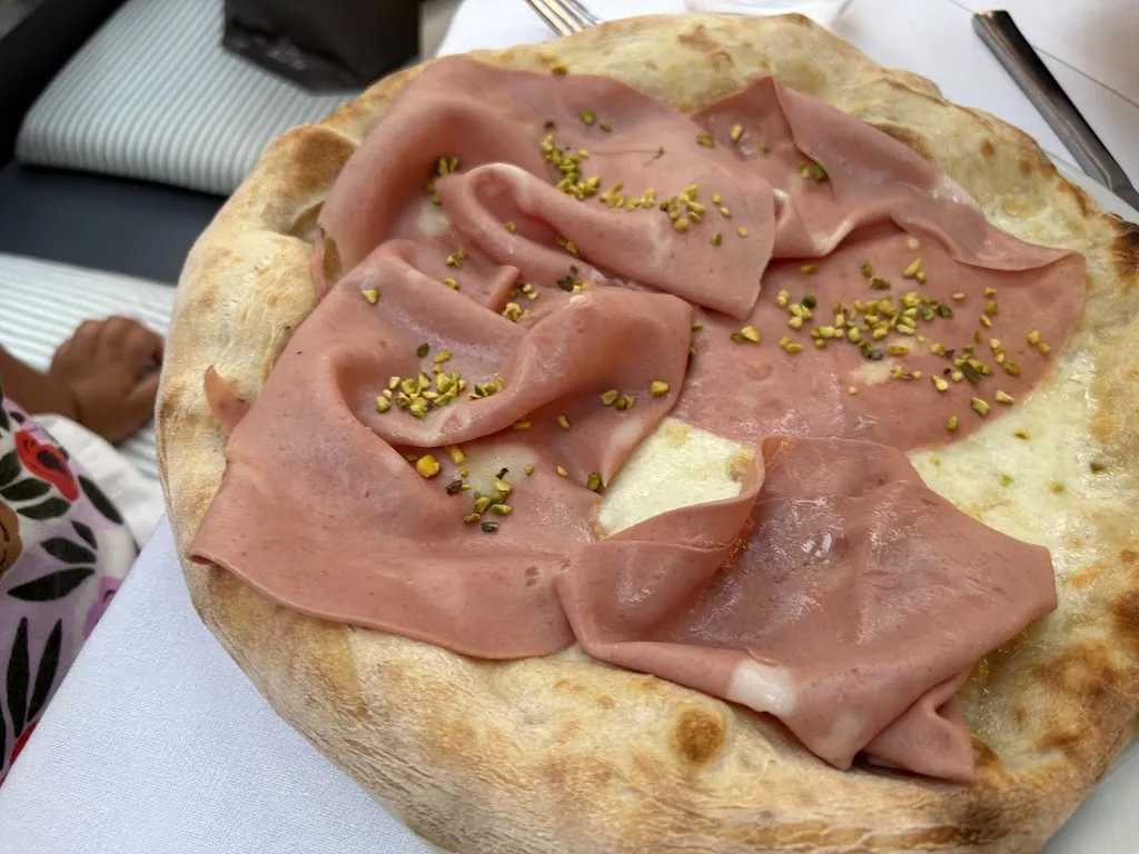 Chase Zhang_La piazzetta bistrot_Orvieto_review