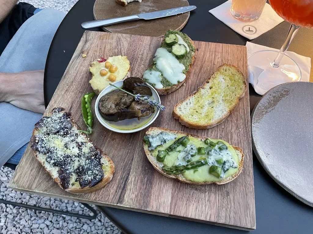 Hayley N_Rastrello Cucina & Giardino_Panicale_review