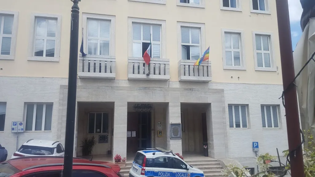 Nathan Gillis_Echoes café_Piegaro_review