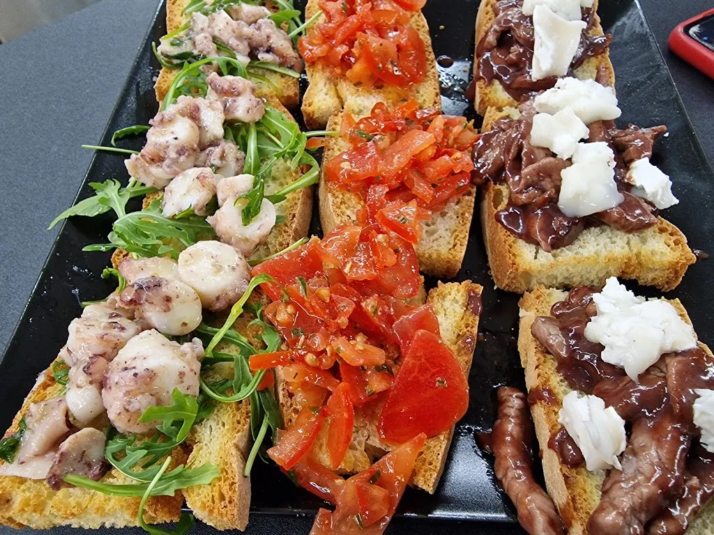 Bar-Pizzeria KM12_Penna in Teverina_slider_image_2