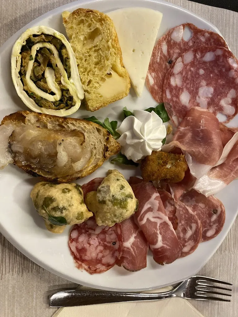 Lucia_Ristorante e pizzeria Parthenope_Ponte Felcino_review