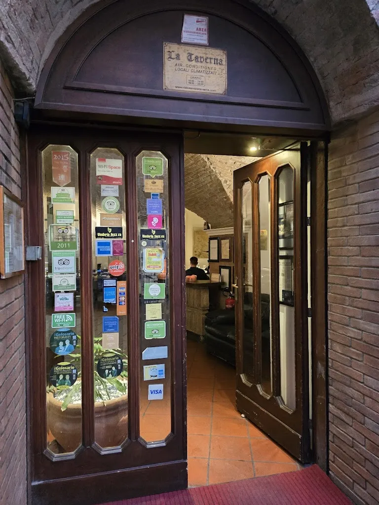 Elad Aloni_La Taverna_Provincia di Perugia_review