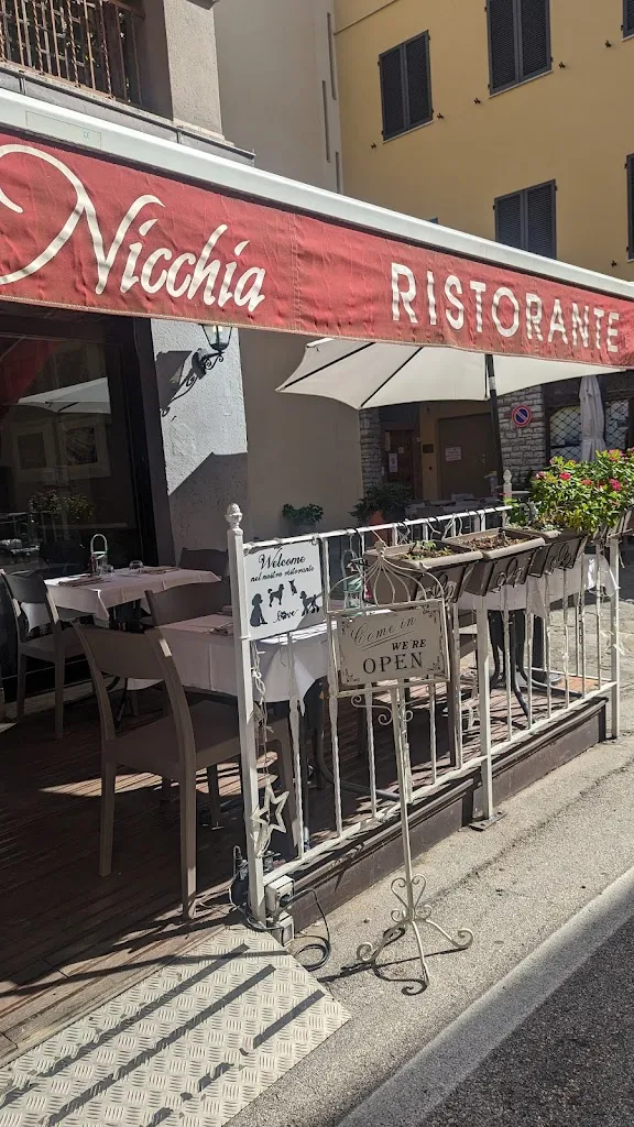 Tara Ann Walker_La Nicchia_Passignano sul Trasimeno_review