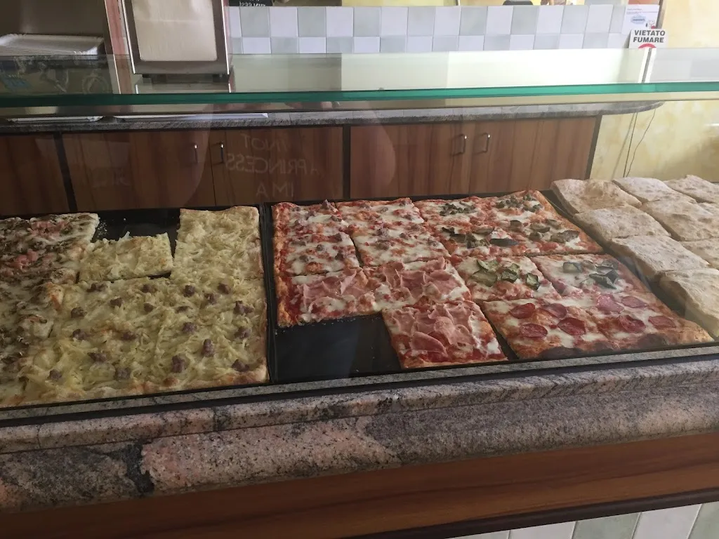 Lo Snoopy Pizza Al Taglio Di Pagliardini Ubaldo restaurant in San Giustino
