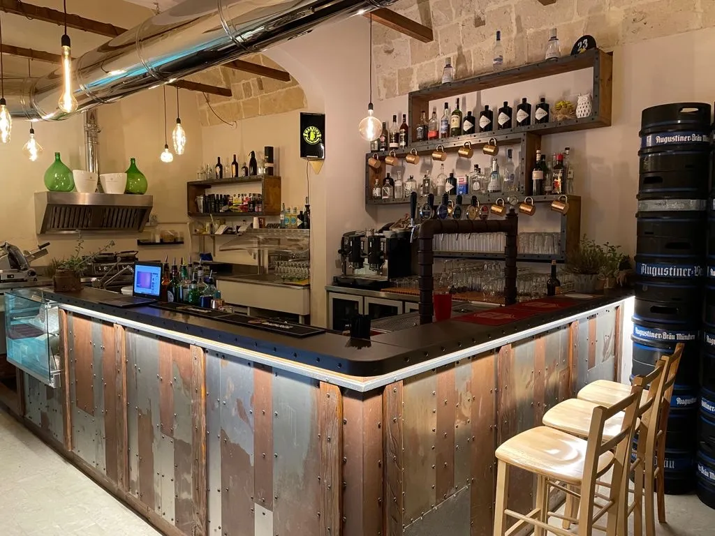 Alessandro Campiglia_Santi e Briganti_Nardò_review