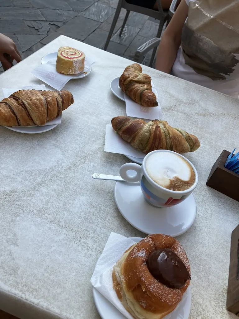 Maurizio Malavasi_Bar centrale_San Gemini_review