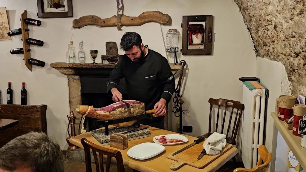 Antico Grottino_Scheggino_slider_image_2